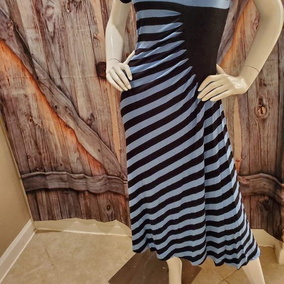 Dress - Picture 2 of 5